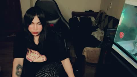 Snapshot of evelyn420521 chatting on July 13, 7:44 am evelyn420521 online show from July 13, 7:44 am