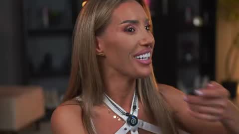 Evelyn online show from June 20, 6:11 pm