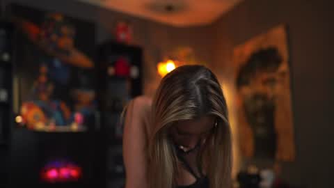 Evelyn online show from June 21, 6:32 pm