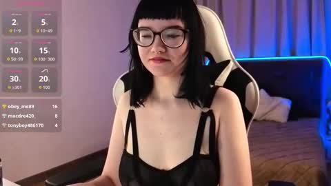 im Eve dont forget give my thumbs up online show from March 16, 11:25 am