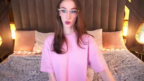 Snapshot of evelyn_rush1 chatting on February 24, 3:23 am evelyn rush1 online show from February 24, 3:23 am