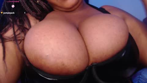 Snapshot of evelyn_sandoval chatting on February 27, 5:02 am Evelyn Sandoval online show from February 27, 5:02 am