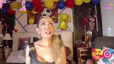 Snapshot of evelynagrey chatting on June 25, 8:19 am EvelynaGrey online show from June 25, 8:19 am
