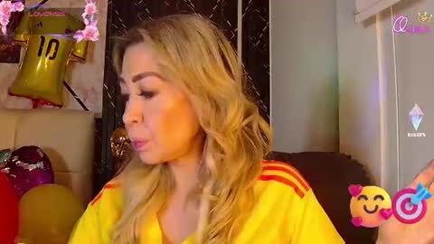 Snapshot of evelynagrey chatting on July 2, 9:15 am EvelynaGrey online show from July 2, 9:15 am