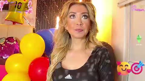 Snapshot of evelynagrey chatting on July 3, 8:43 am EvelynaGrey online show from July 3, 8:43 am