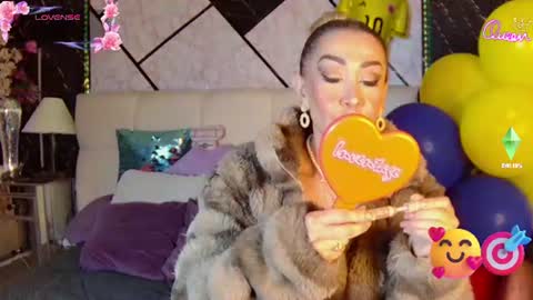 Snapshot of evelynagrey chatting on July 10, 10:07 am EvelynaGrey online show from July 10, 10:07 am