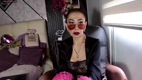 Snapshot of evelynagrey chatting on July 28, 3:21 pm EvelynaGrey online show from July 28, 3:21 pm
