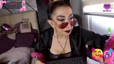 Snapshot of evelynagrey chatting on July 28, 4:39 pm EvelynaGrey online show from July 28, 4:39 pm