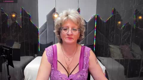 Evelyn online show from September 22, 4:58 am