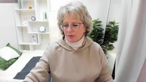 Evelyn online show from September 23, 5:10 am