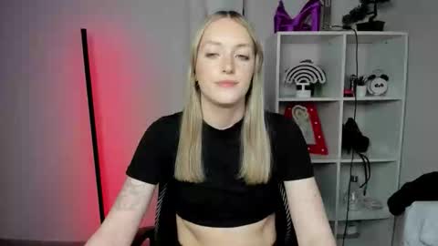 evelynblond online show from March 2, 7:21 pm