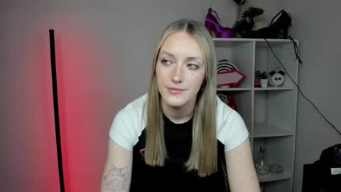 evelynblond online show from March 19, 6:56 pm