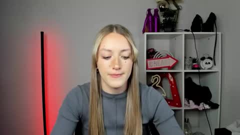evelynblond online show from May 11, 12:33 pm