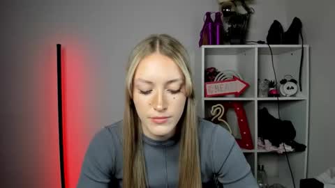 evelynblond online show from May 11, 2:45 pm