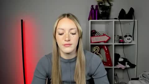 evelynblond online show from May 12, 5:26 am