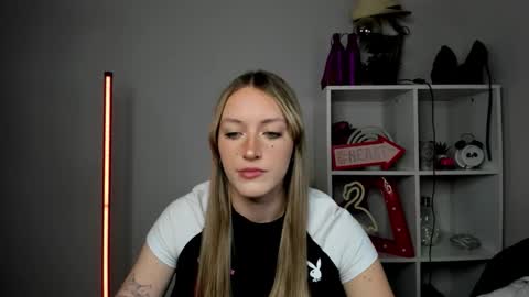 evelynblond online show from May 13, 12:57 pm