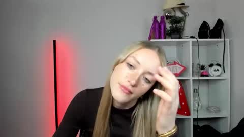evelynblond online show from May 14, 12:45 pm