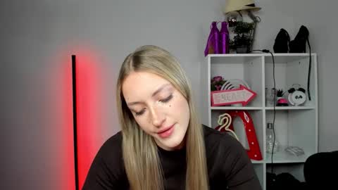 evelynblond online show from May 15, 5:36 am