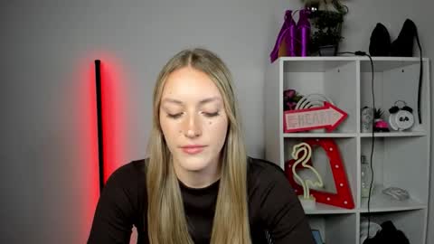 evelynblond online show from May 19, 12:44 pm