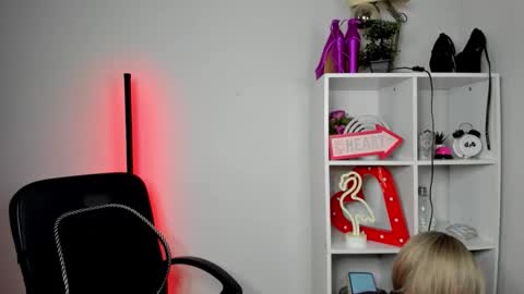 evelynblond online show from May 20, 12:44 pm