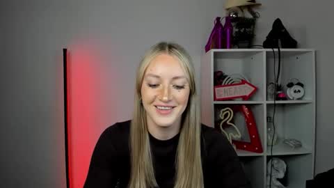 evelynblond online show from May 22, 12:33 pm