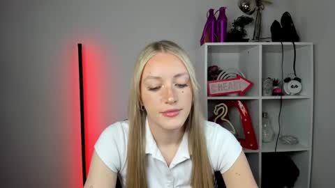 evelynblond online show from May 25, 12:33 pm