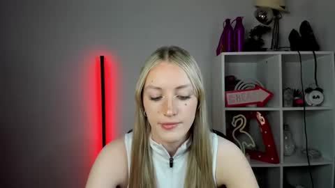 evelynblond online show from May 26, 12:34 pm