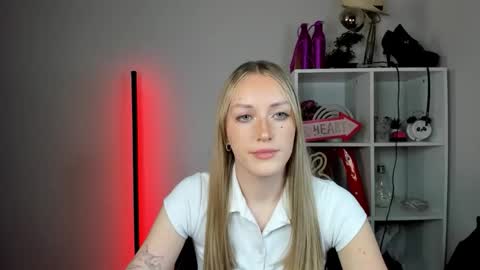 evelynblond online show from May 28, 1:41 pm