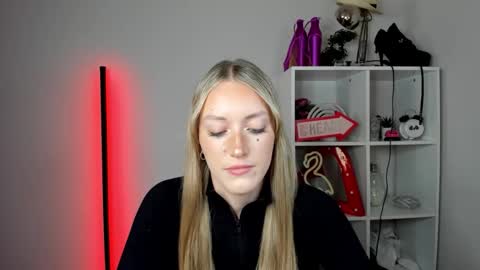 evelynblond online show from June 1, 12:40 pm