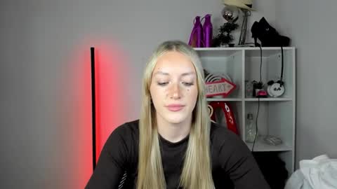 evelynblond online show from June 2, 12:40 pm