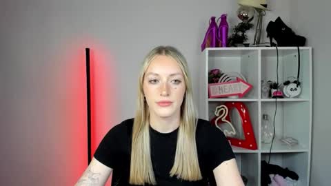 evelynblond online show from June 4, 12:22 pm