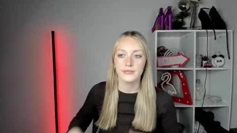evelynblond online show from June 9, 12:39 pm