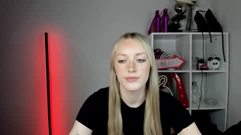 evelynblond online show from June 10, 12:37 pm