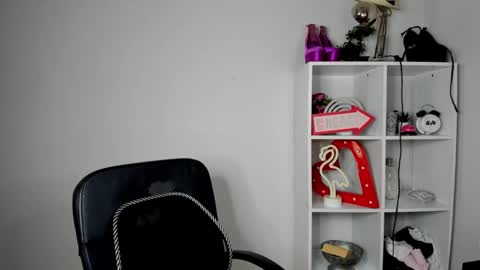 evelynblond online show from June 11, 12:47 pm
