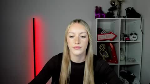 evelynblond online show from June 12, 12:37 pm