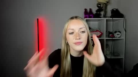 evelynblond online show from June 16, 12:41 pm