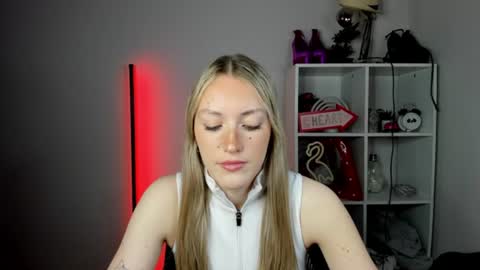 evelynblond online show from June 17, 10:28 am