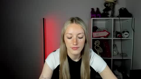 evelynblond online show from June 19, 12:53 pm