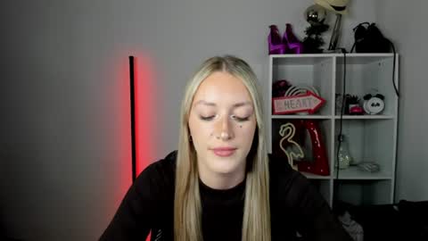 evelynblond online show from June 26, 12:53 pm