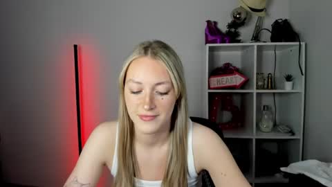 evelynblond online show from July 2, 12:33 pm