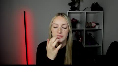 evelynblond online show from July 6, 12:46 pm