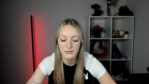 evelynblond online show from July 24, 10:35 am