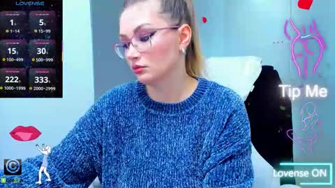 evelyne_rose online show from December 3, 6:10 am