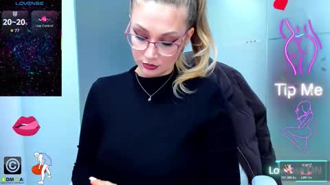 evelyne_rose online show from February 15, 5:26 am