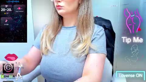 evelyne_rose online show from June 15, 4:58 am