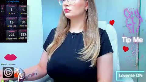 evelyne_rose online show from August 2, 5:17 am