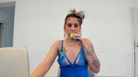 evelynevyyy online show from March 17, 6:39 am