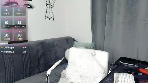 Evelyn online show from November 22, 6:40 pm