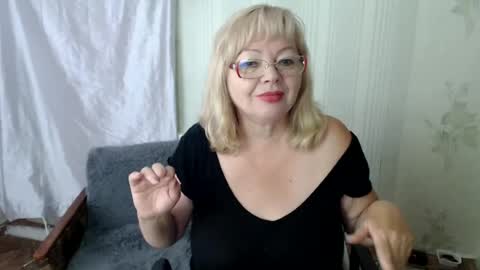 Snapshot of evelynloveshy chatting on July 10, 8:40 am BarbaraBlondy online show from July 10, 8:40 am