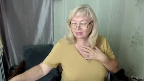 Snapshot of evelynloveshy chatting on July 22, 7:38 pm BarbaraBlondy online show from July 22, 7:38 pm